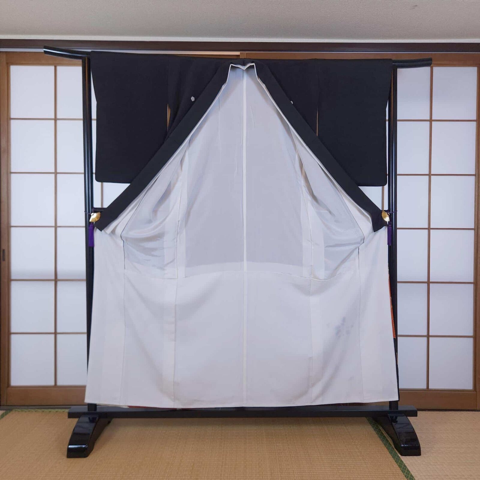 Kuro Tomesode with golden motifs