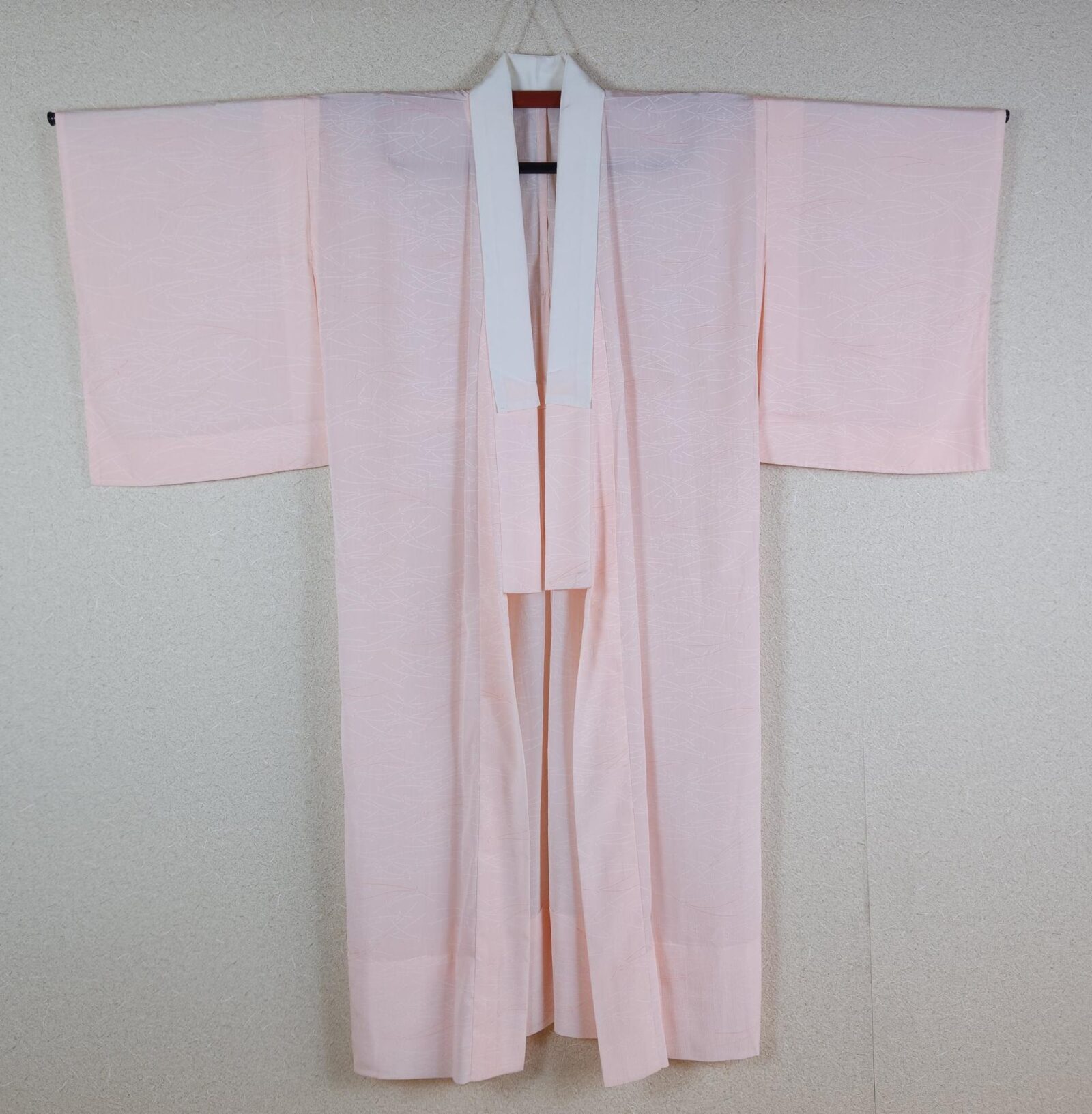 Light pink Nagajuban with pine leaf patterns