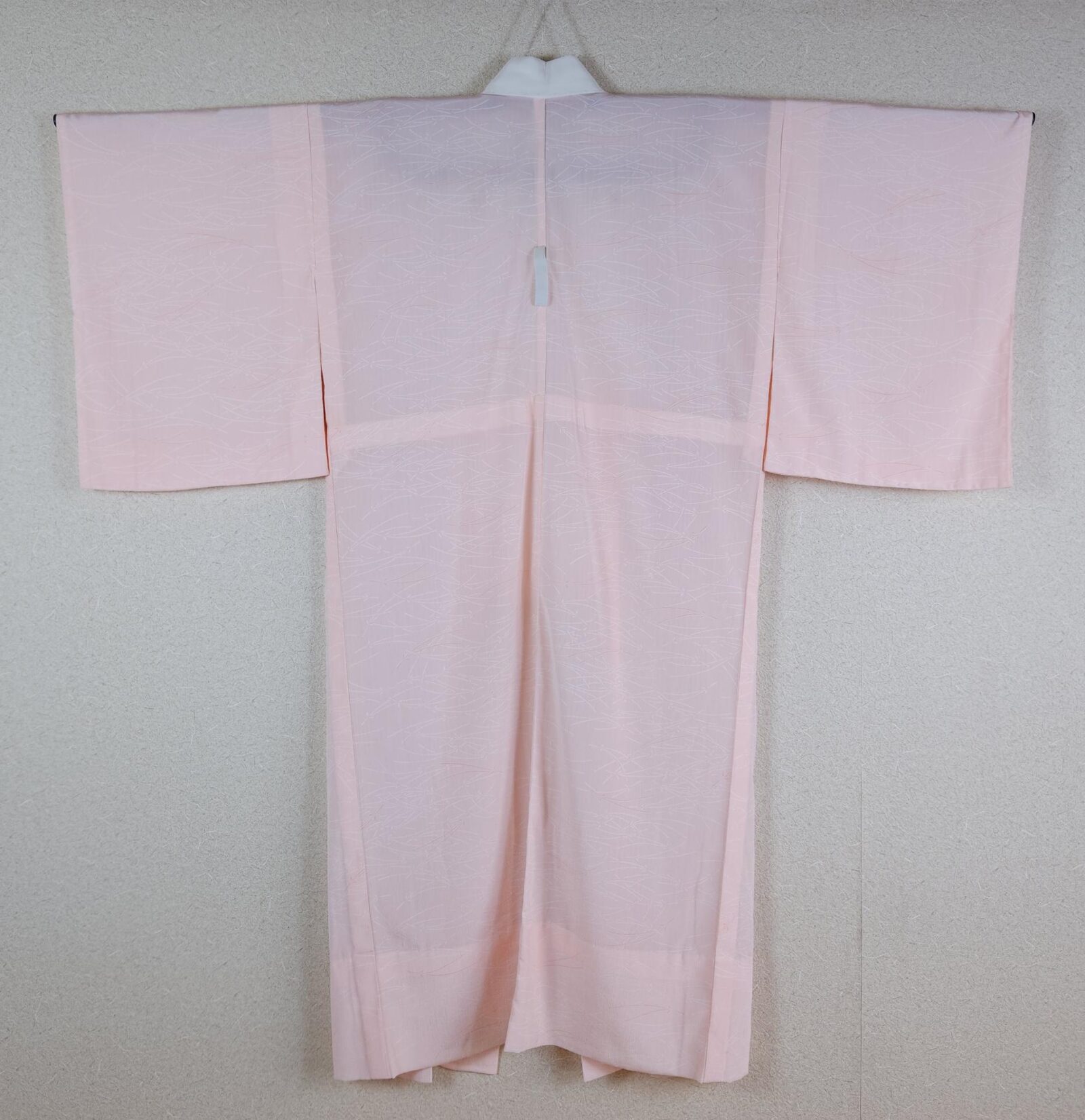 Light pink Nagajuban with pine leaf patterns