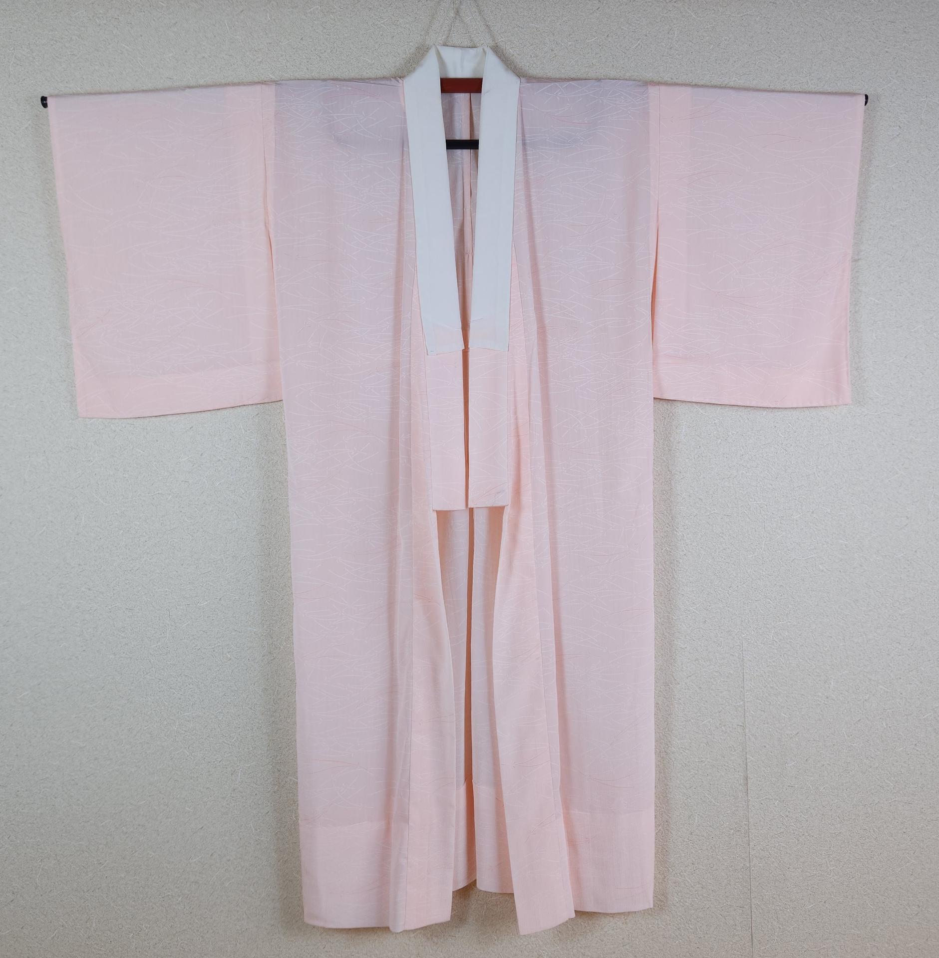 Light pink Nagajuban with pine leaf patterns