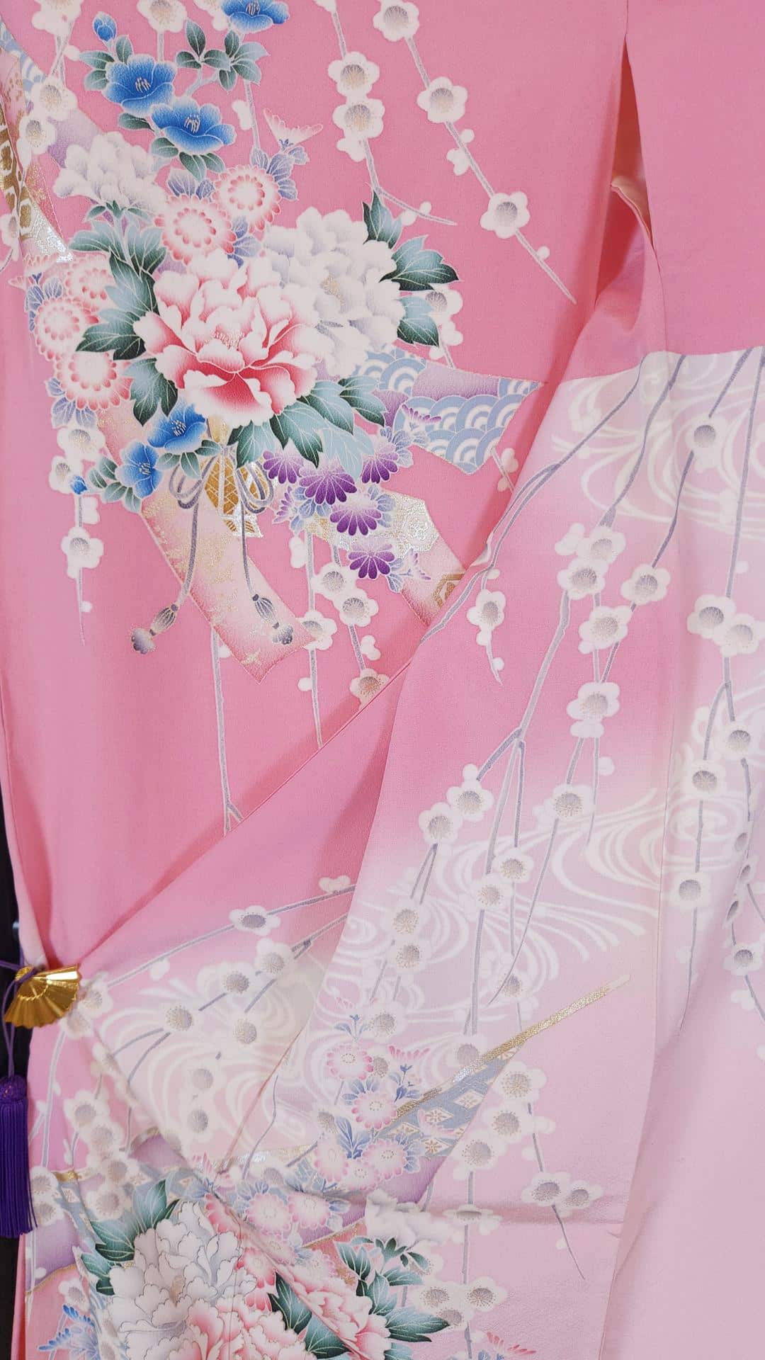 Light pink gradient Ō-Furisode with Yuzen motifs