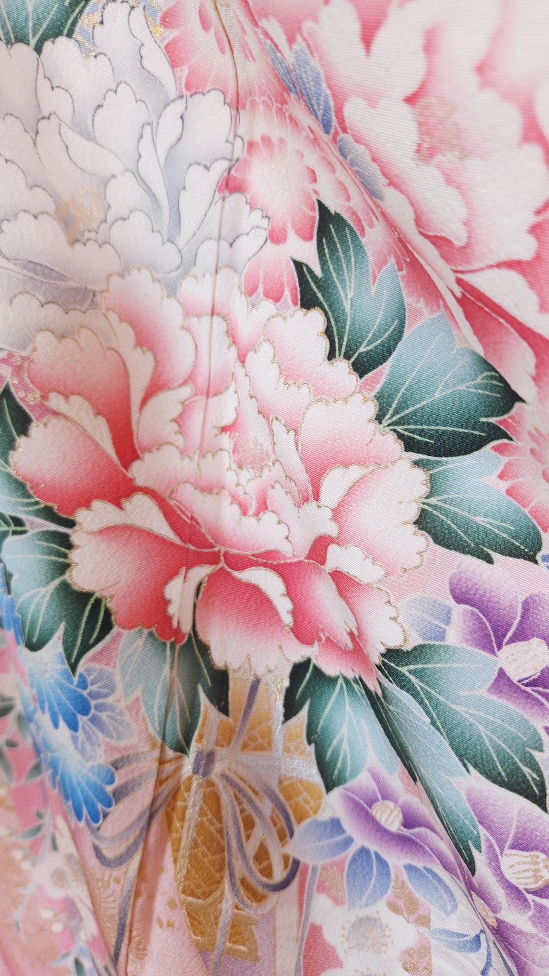 Light pink gradient Ō-Furisode with Yuzen motifs