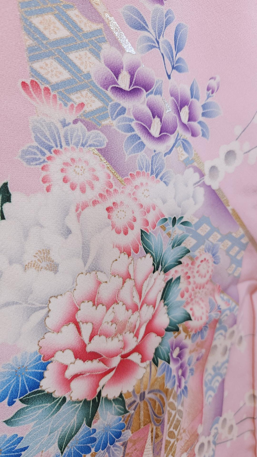 Light pink gradient Ō-Furisode with Yuzen motifs