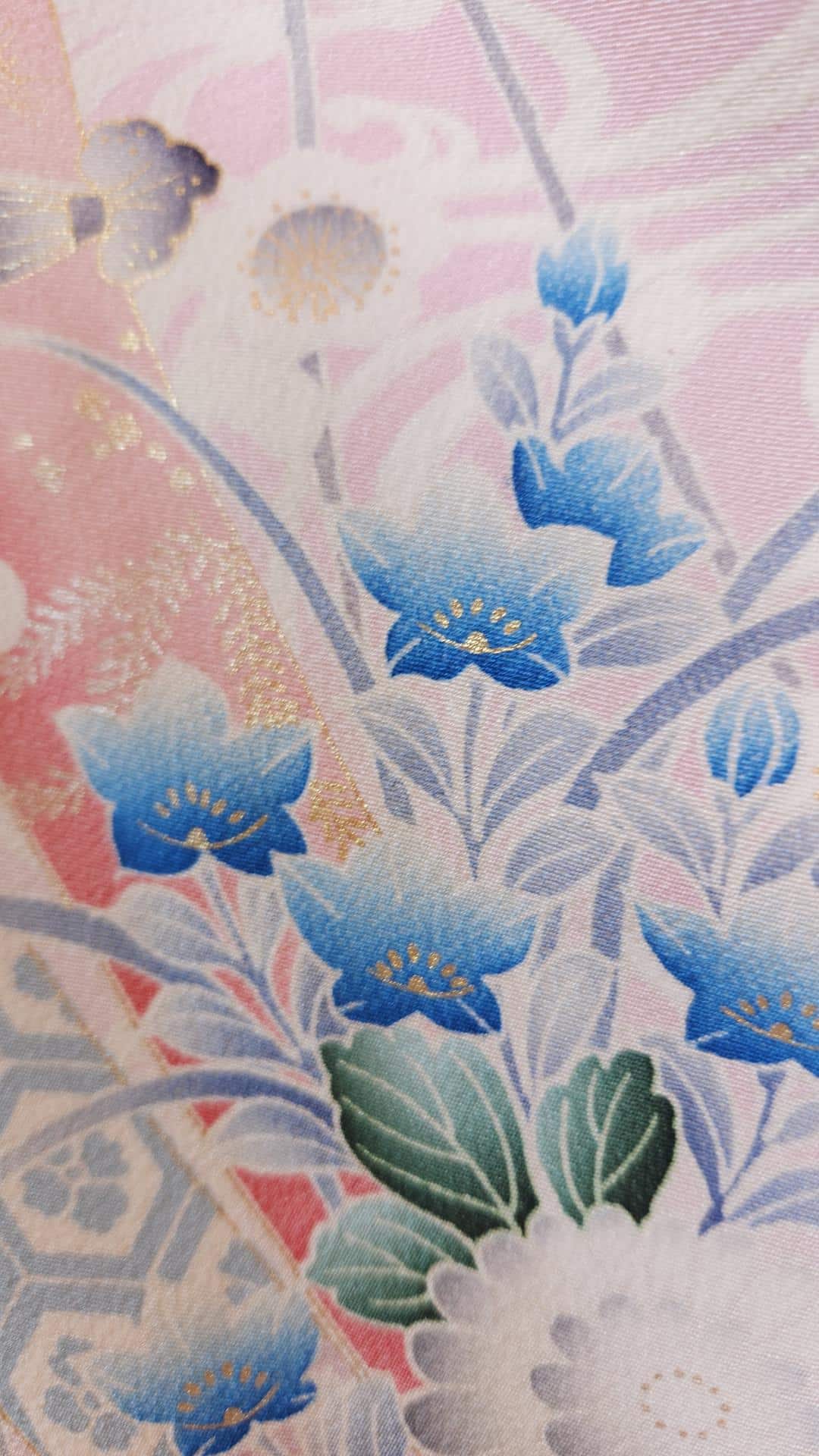 Light pink gradient Ō-Furisode with Yuzen motifs