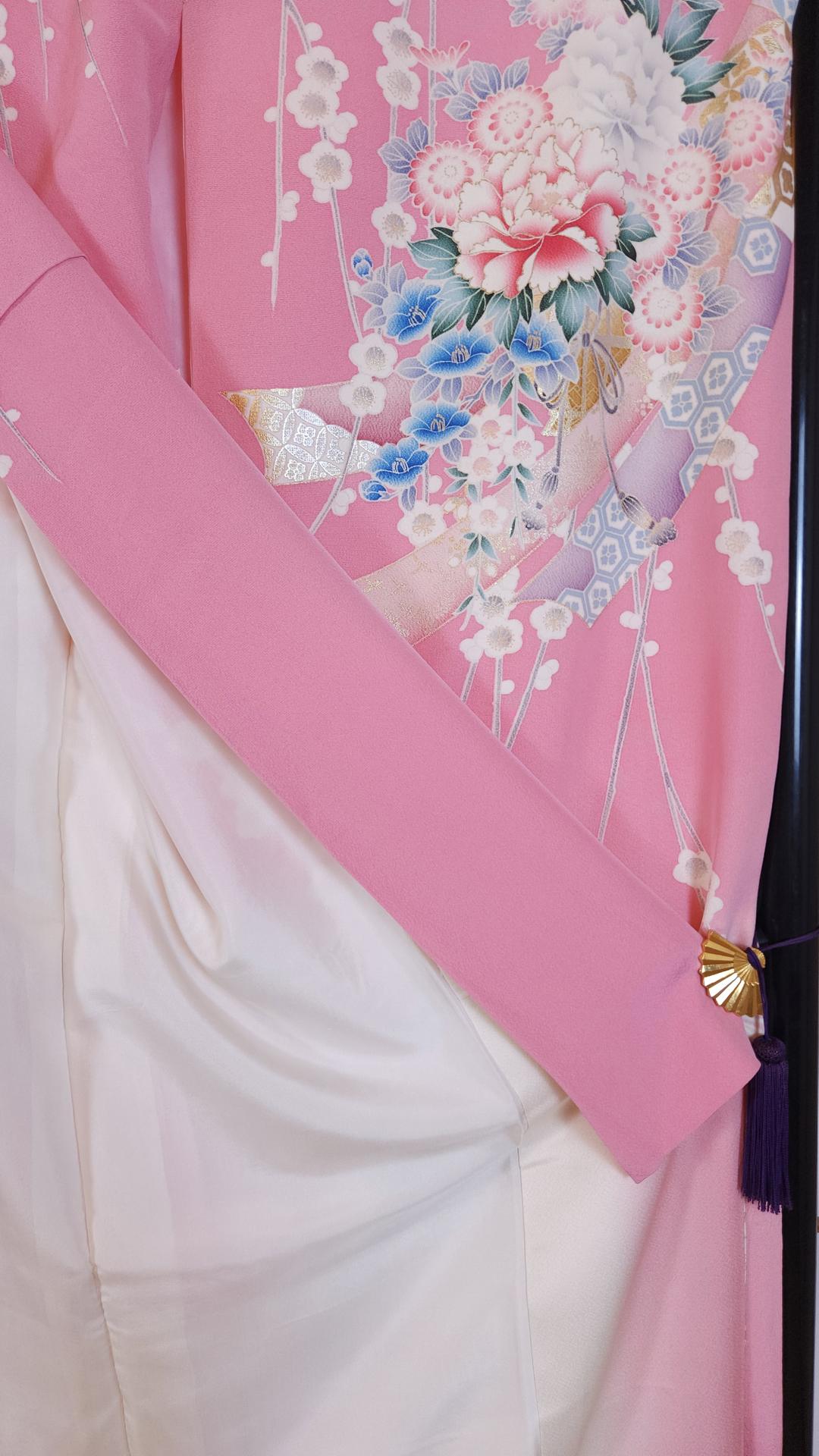 Light pink gradient Ō-Furisode with Yuzen motifs