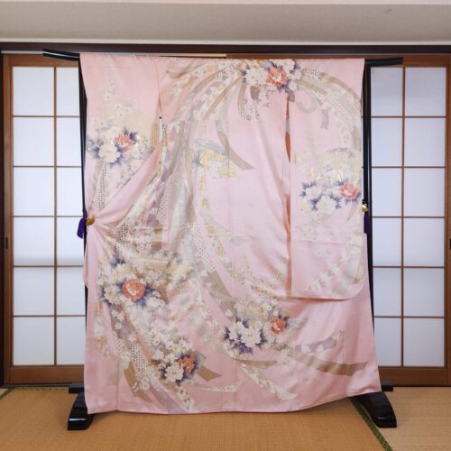 Ō-Furisode with pink Tabane-Noshi and floral motifs