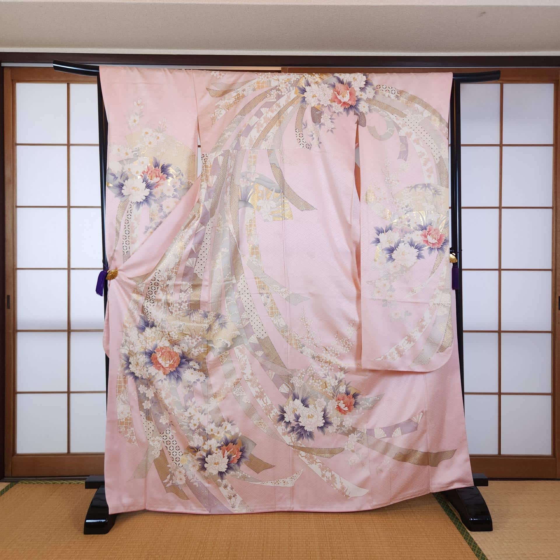 Ō-Furisode with pink Tabane-Noshi and floral motifs