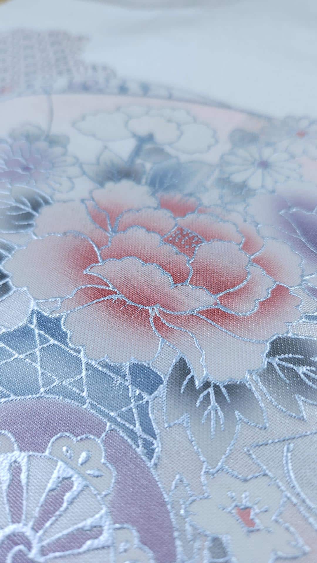 White Nagoya Obi with peonies and silver Kikkō pattern