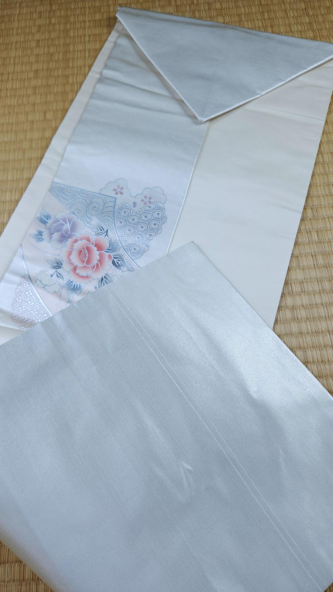 White Nagoya Obi with peonies and silver Kikkō pattern