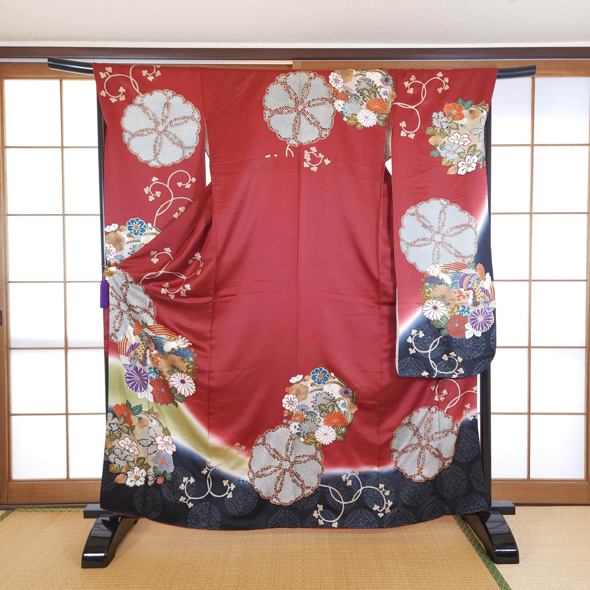 Kimono Ō-Furisode rouge Hanamaru et oiseaux