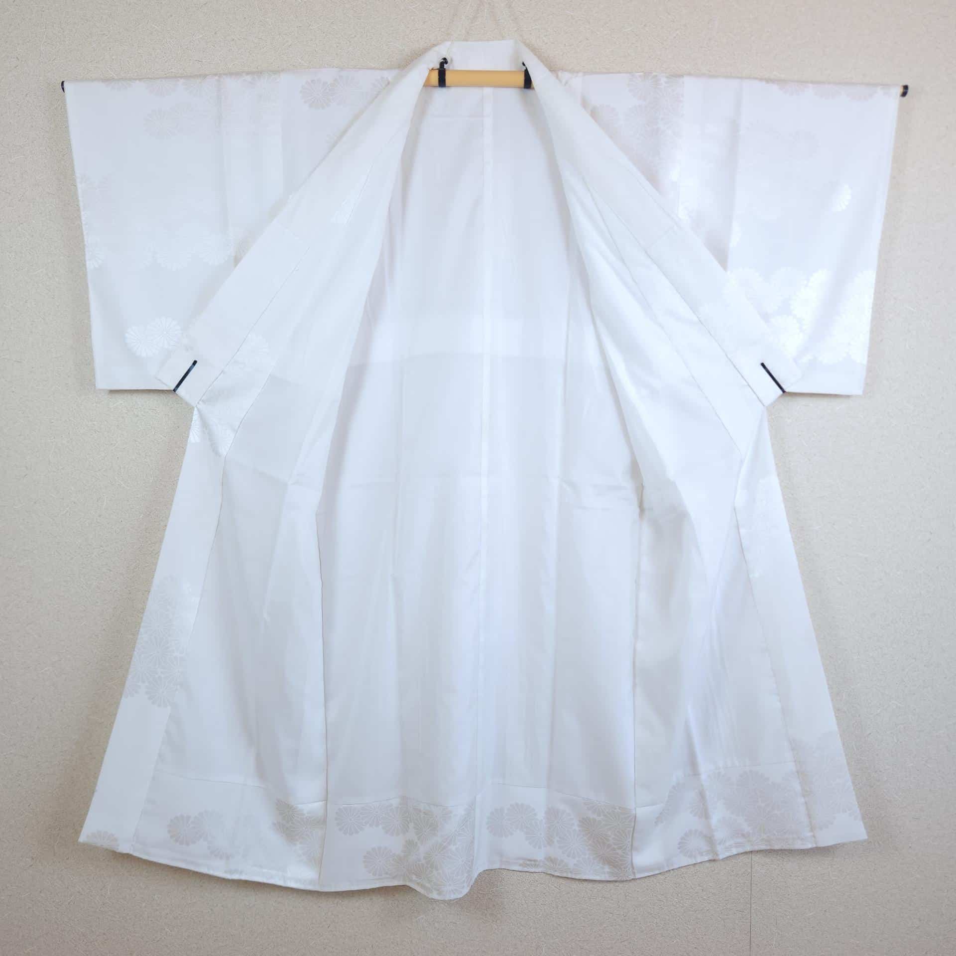Nagajuban blanc à motifs Kiku