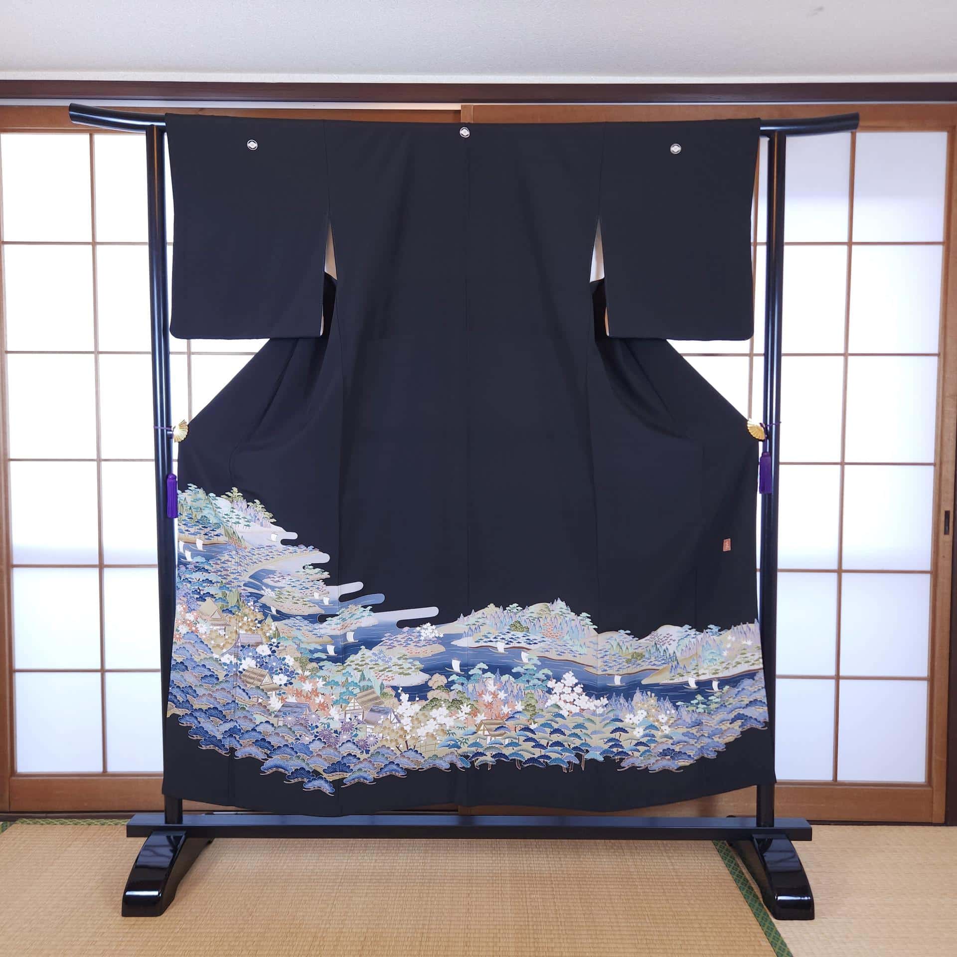 Kuro Tomesode Kimono coastal village