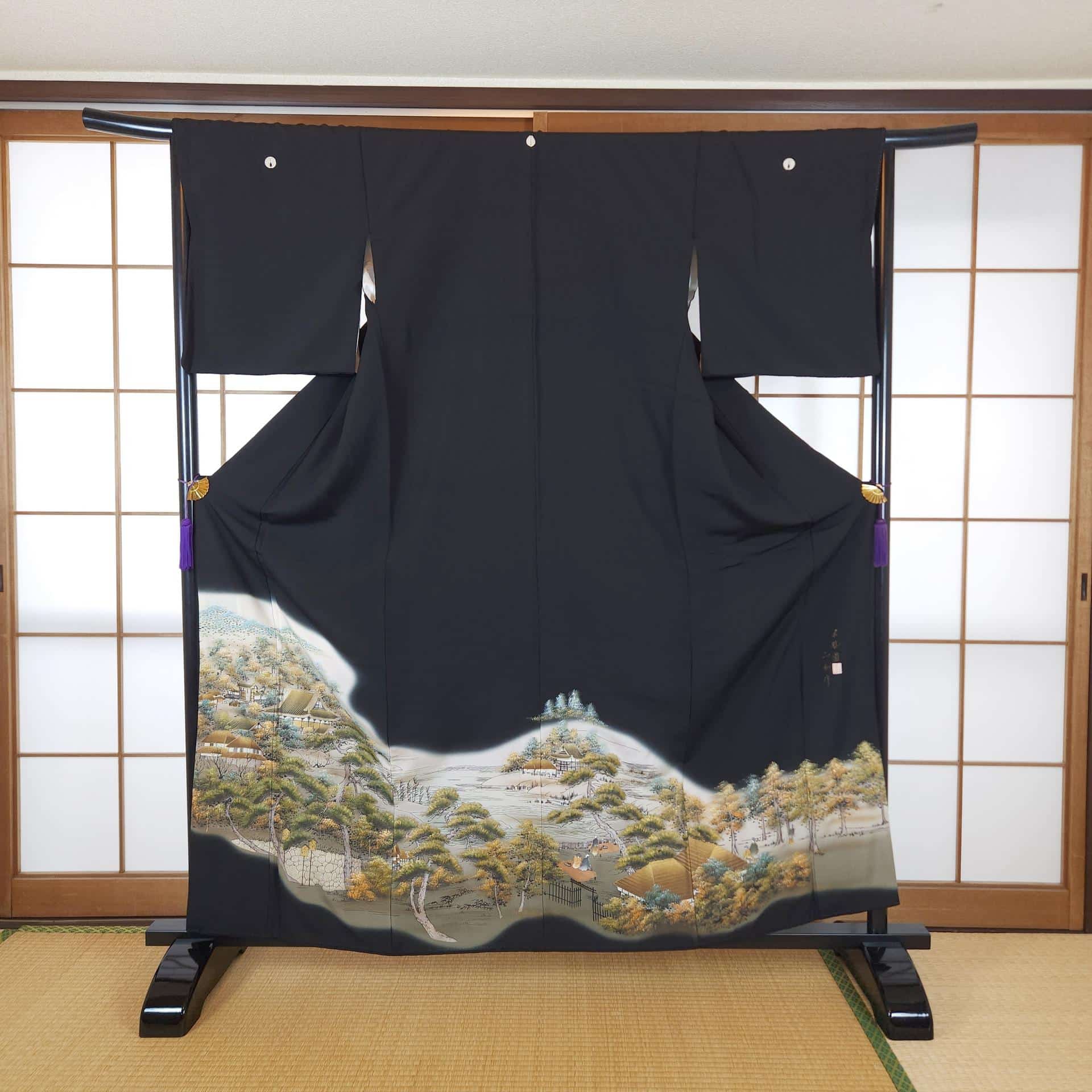 Kuro Tomesode Kimono with autumn landscape