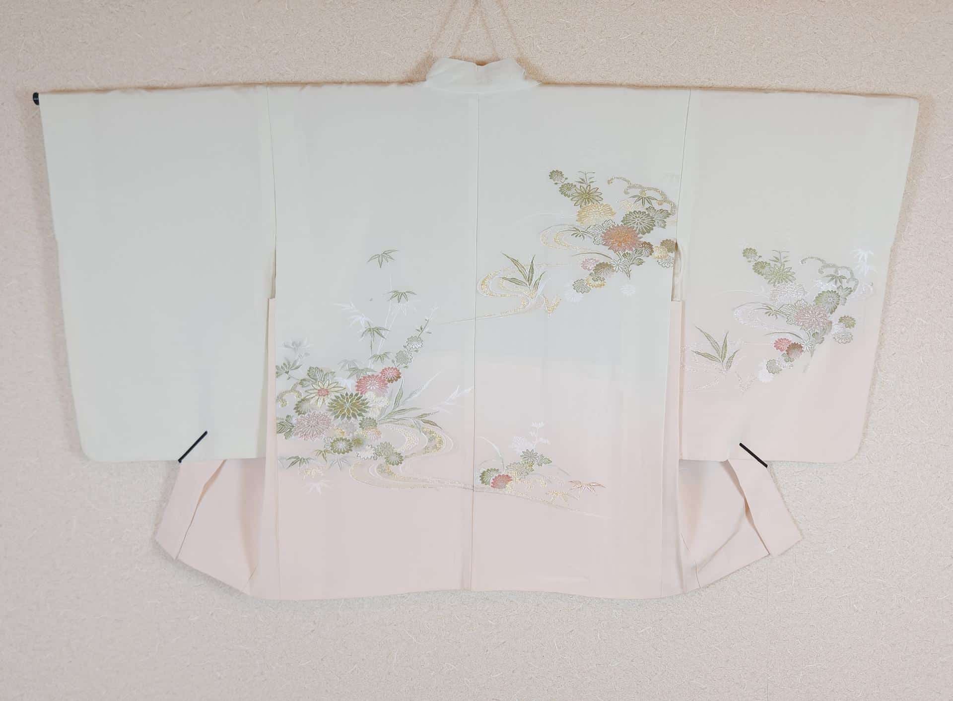 Haori Japonais pastel chrysanthèmes dorés