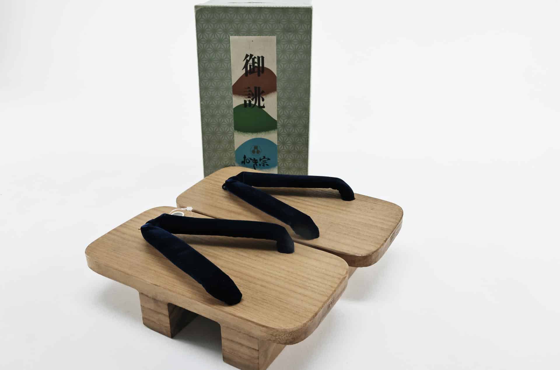Men’s wooden geta sandals with box