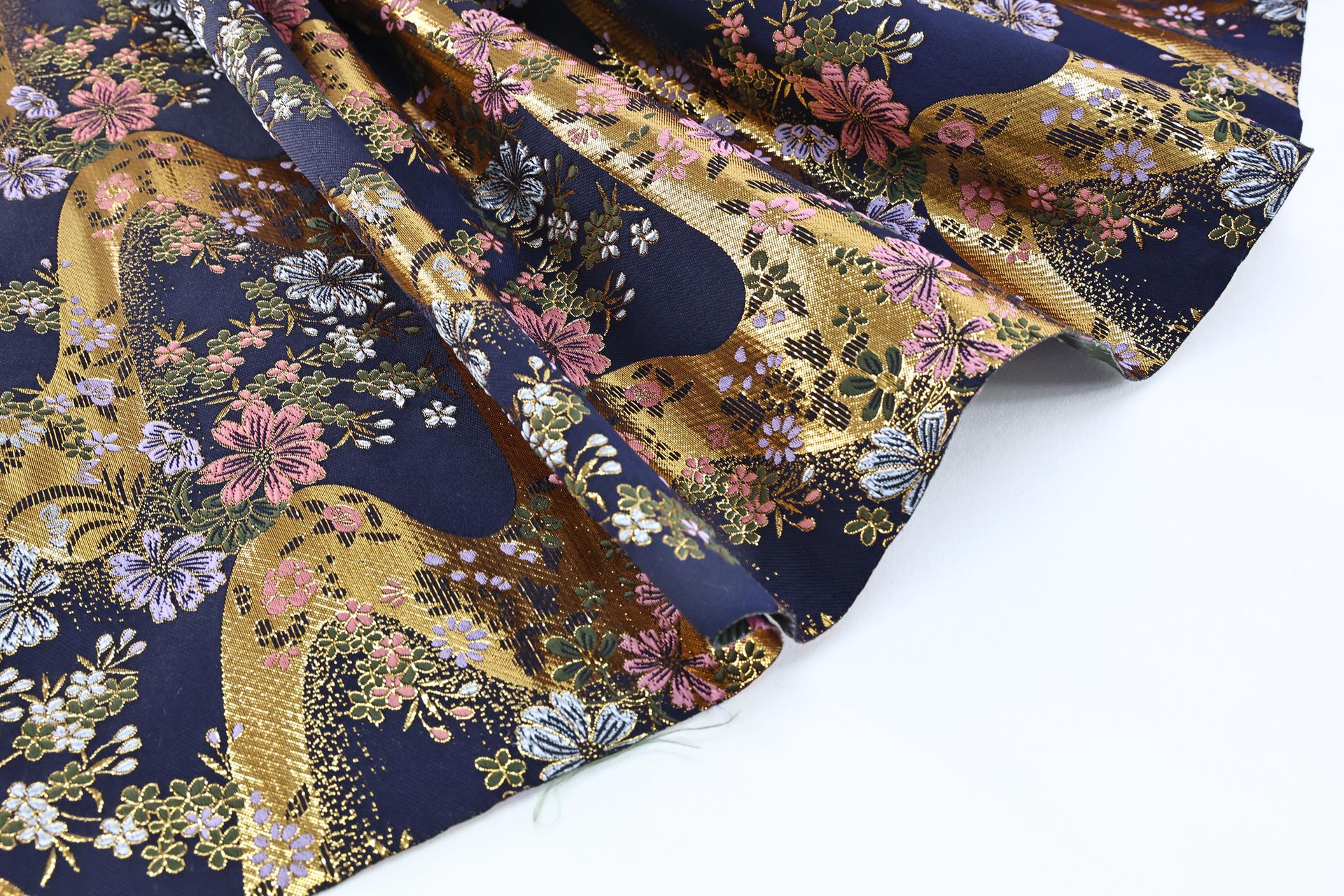 Brocart jacquard Japonais Kawa doré fleuri
