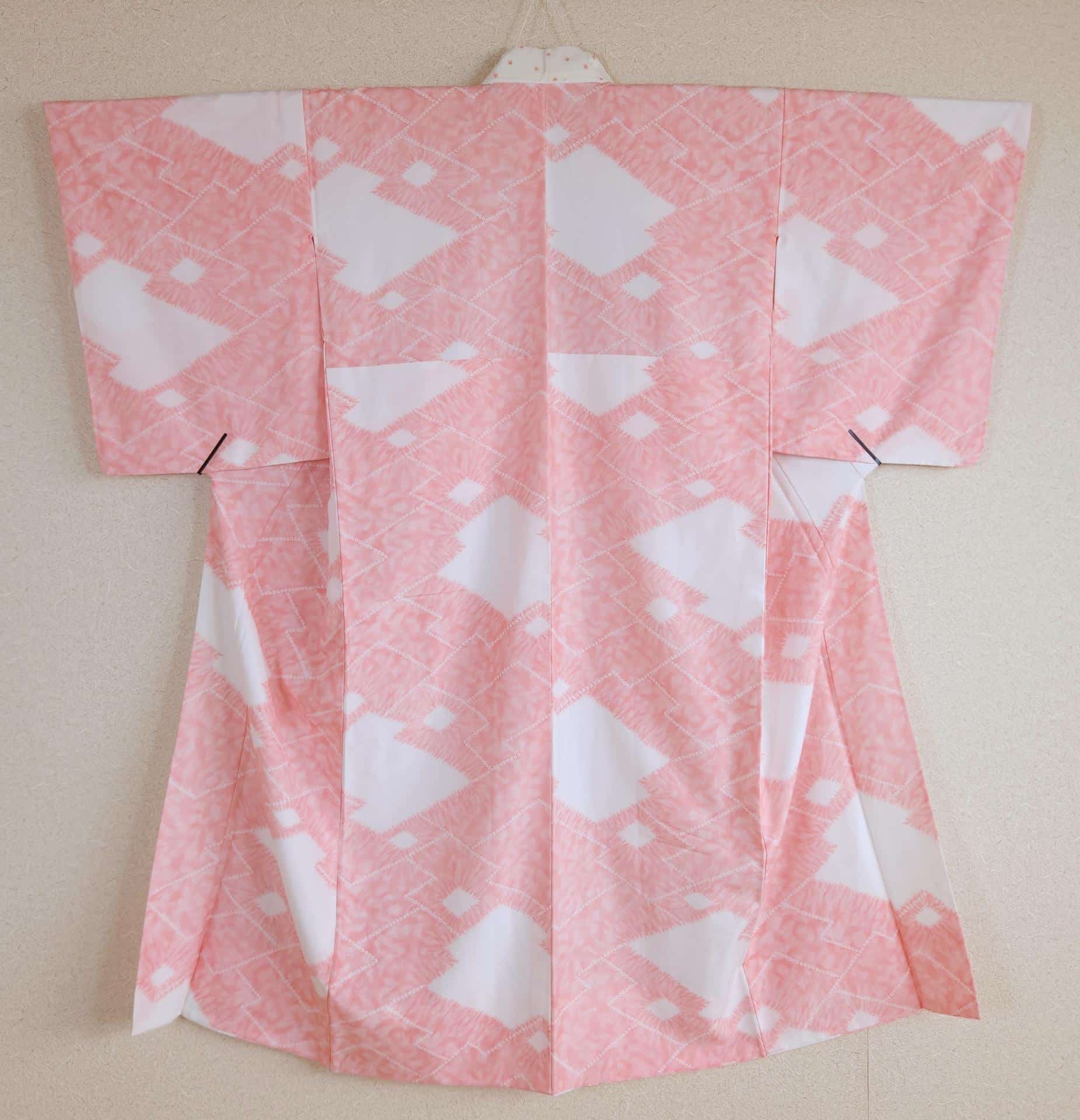 Salmon pink Nagajuban Shibori-style motif