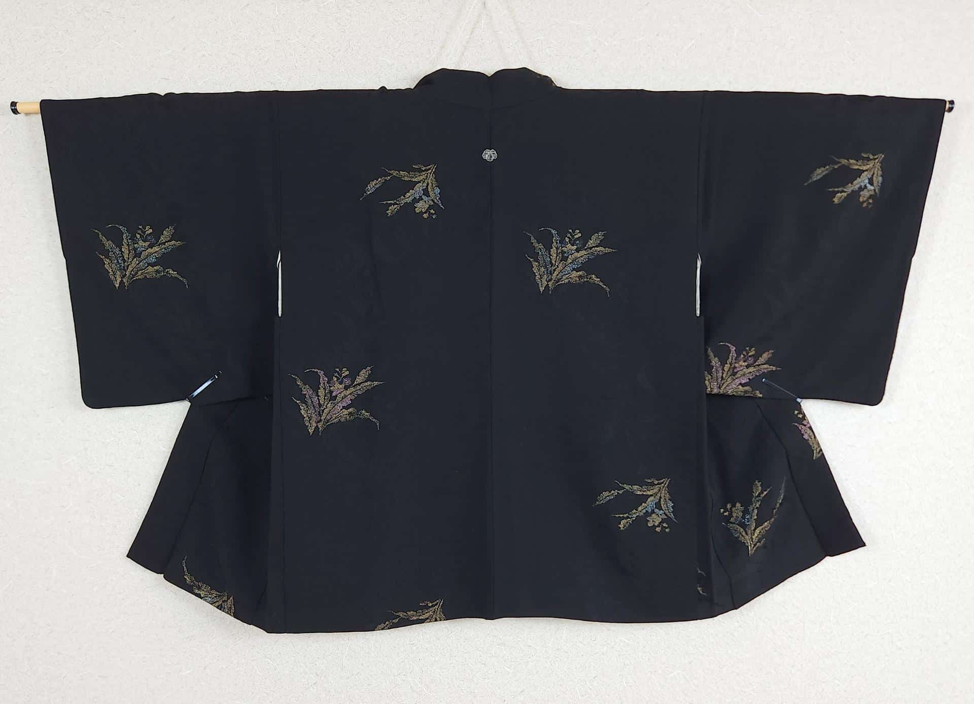 Haori noir tissé feuilles métalliques jacquard
