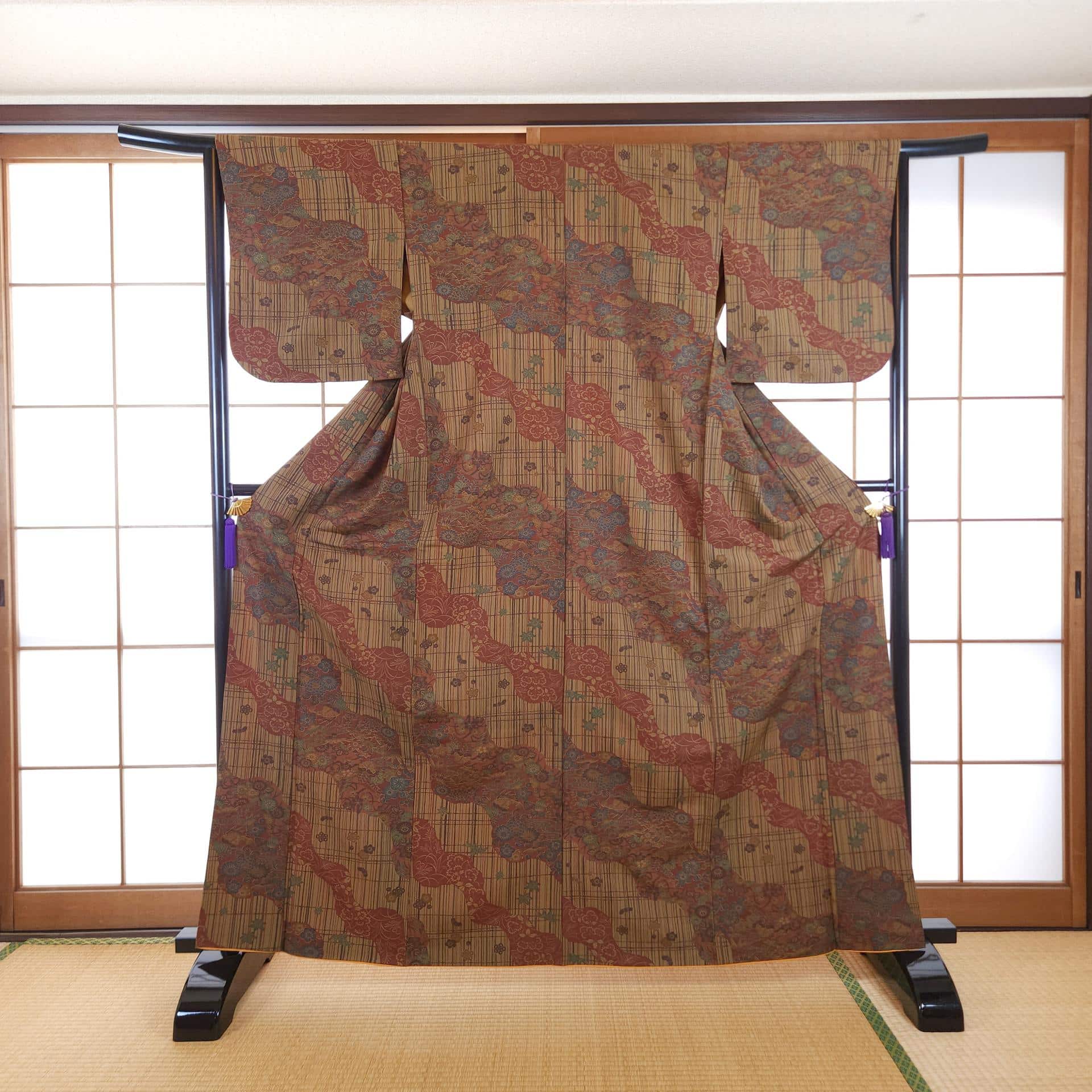 Kimono Komon crêpe marron motifs Japonais