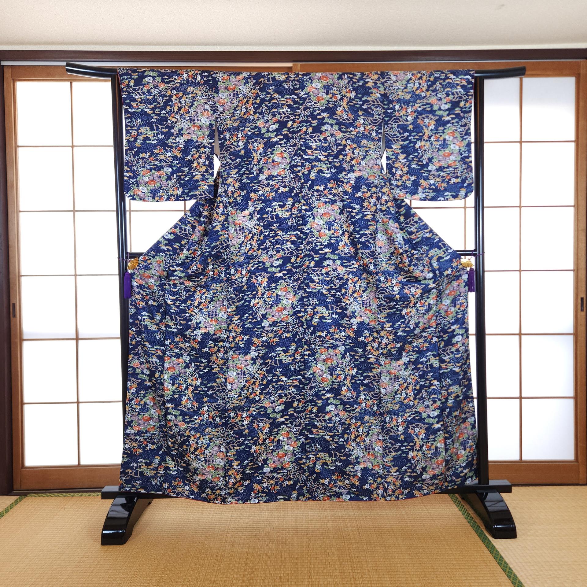 Kimono Komon bleu marine motifs Japonais