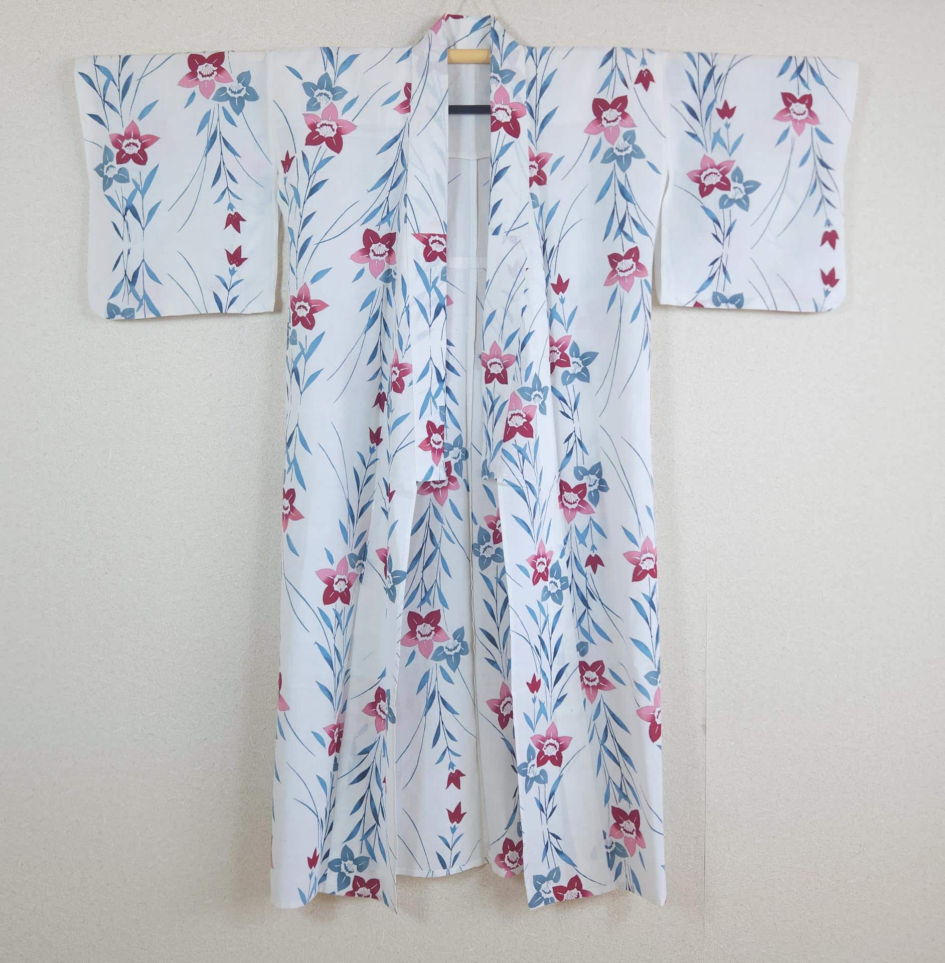 Yukata blanc fleurs roses bleues