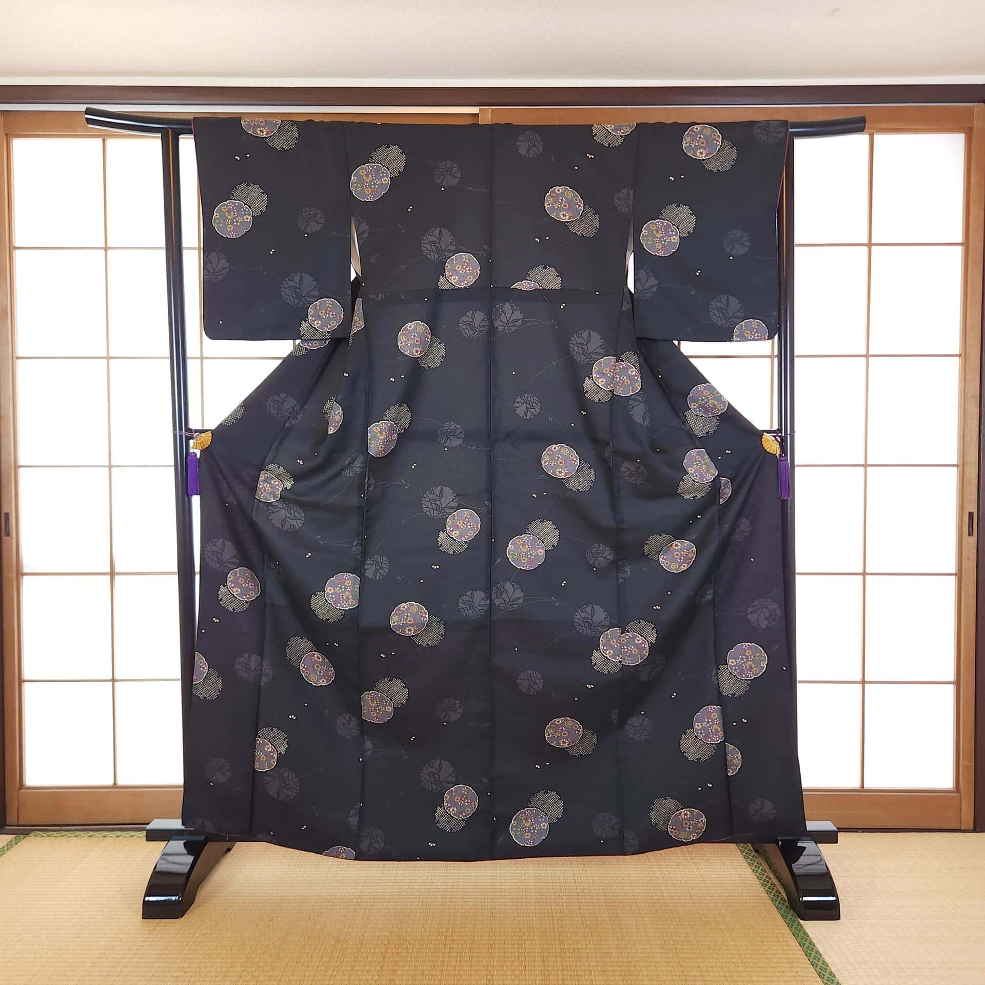 Black Komon Kimono Yukiwa with flowers and Kanoko