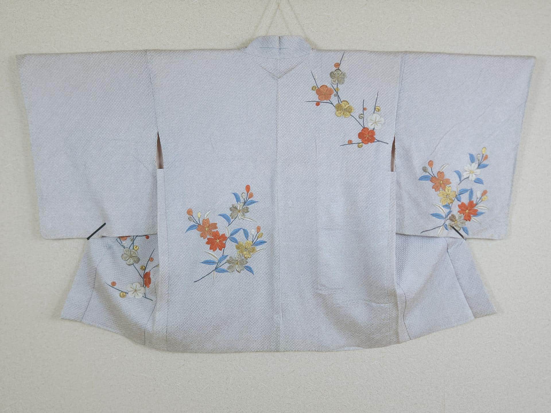 Haori Shibori gris bleuté fleurs brodées