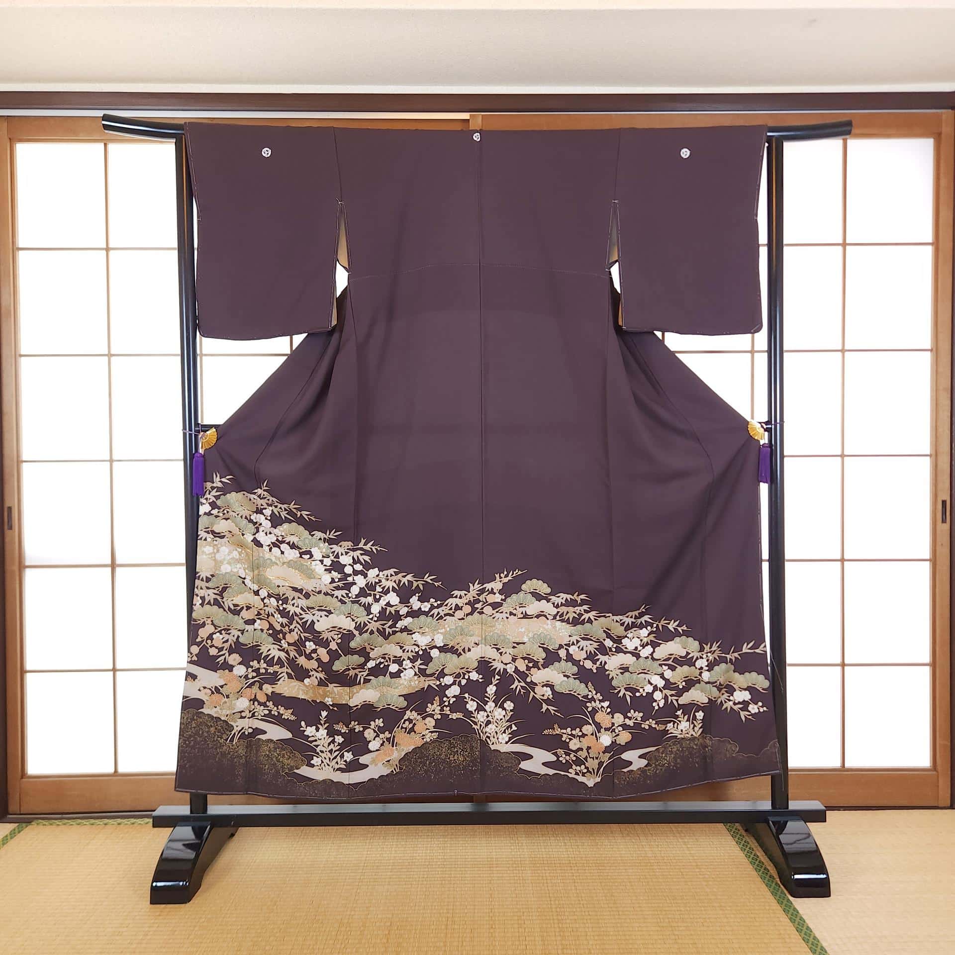 Iro Tomesode aubergine Yuzen Shōchikubai