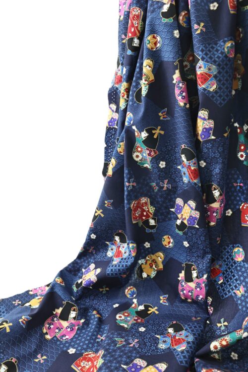 Tissu japonais enfants en kimono façon kokeshi sur fond bleu marine à motifs géométriques