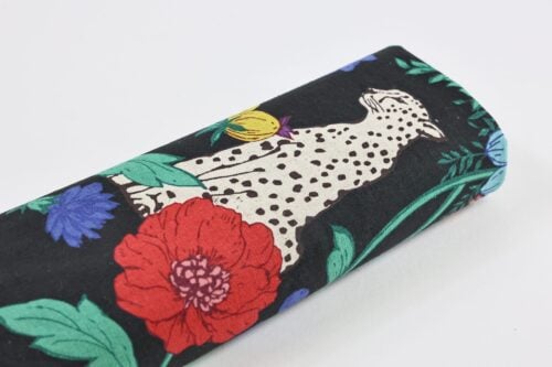 Tissu japonais Echino animaux de la savane et fleurs multicolores sur fond noir