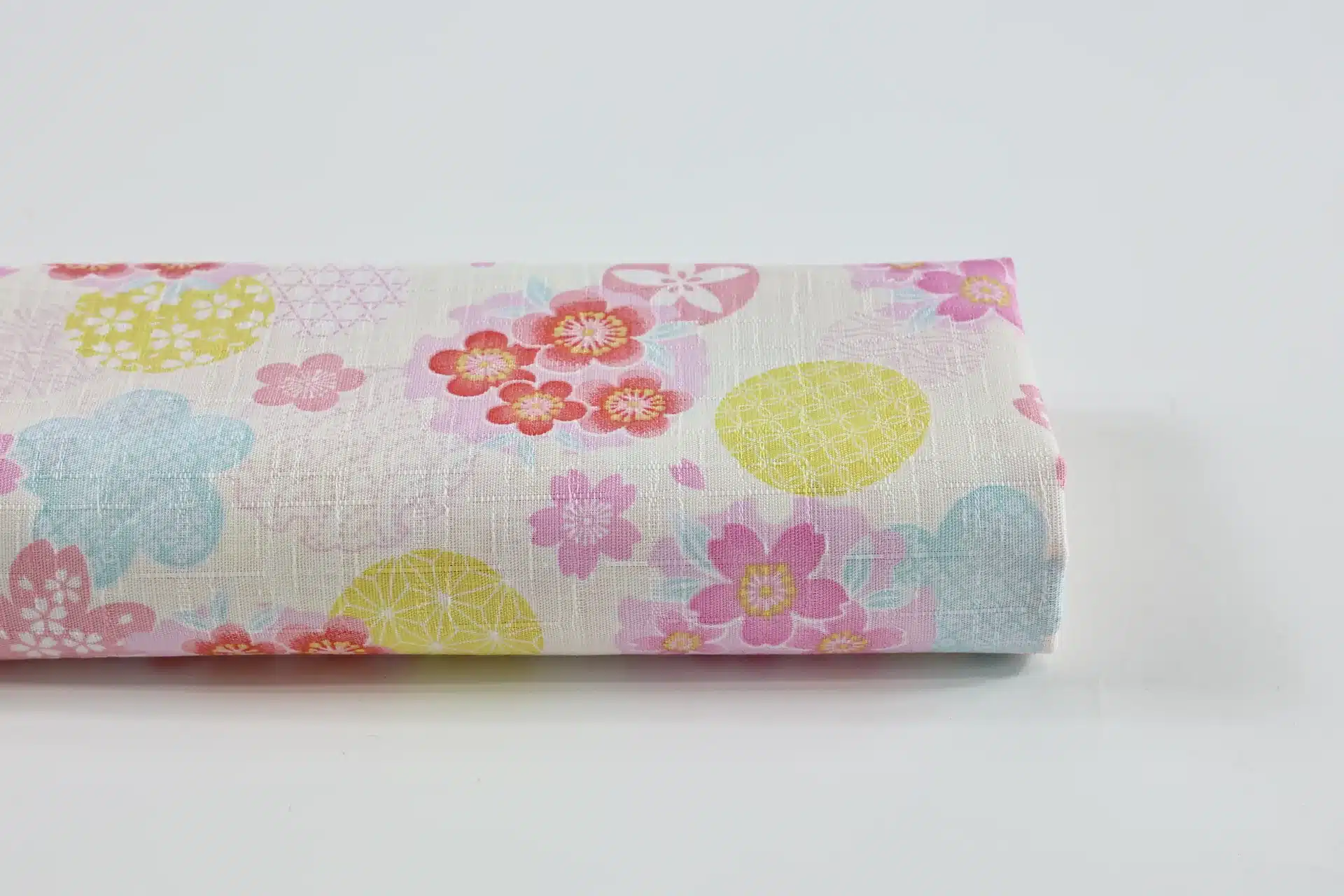 Tissu japonais dobby sakura et cercles yukiwa pastel sur fond ivoire