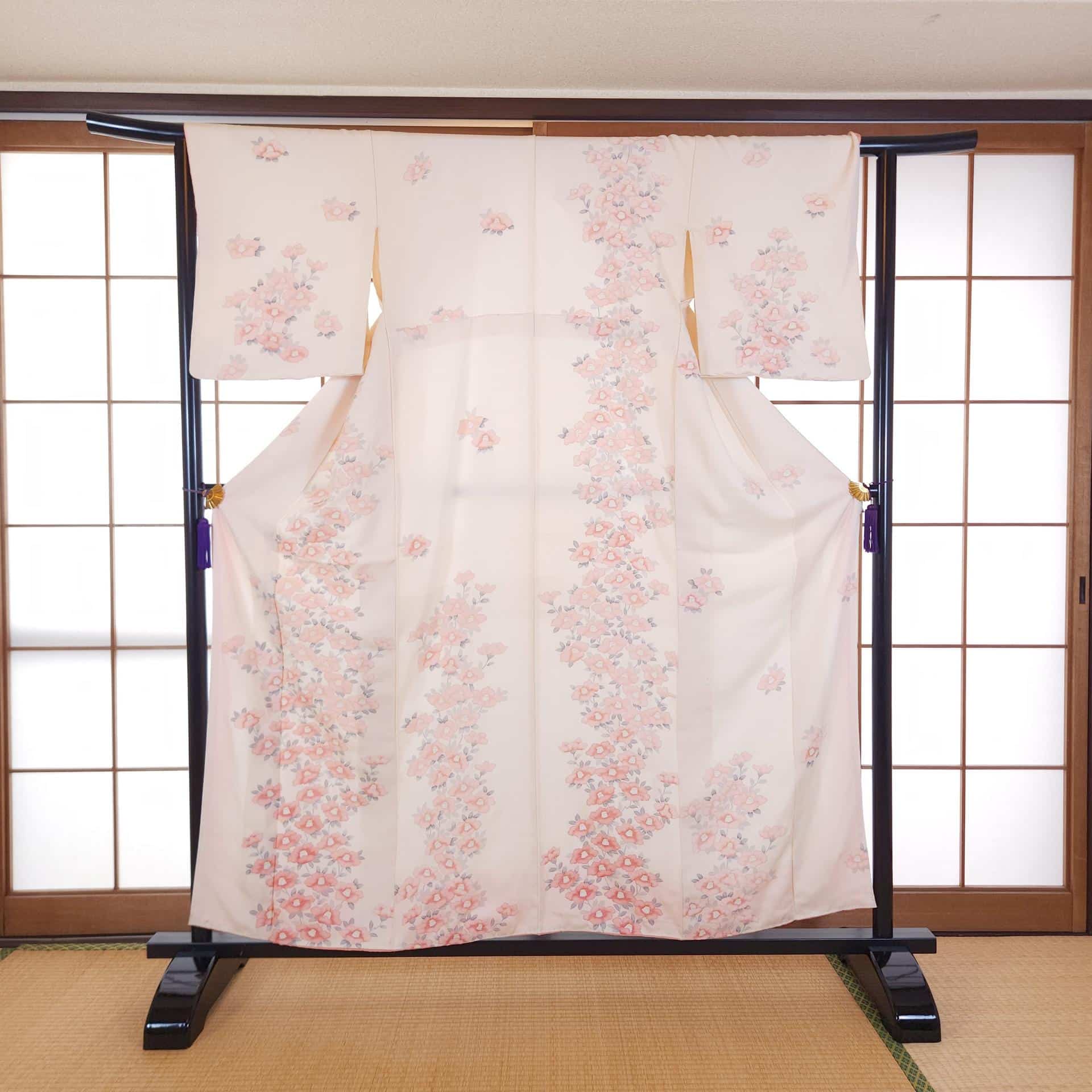 Light pink Houmongi Kimono Yuzen flowers