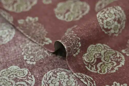 Tissu Japonais médaillons fleuris hanamaru fond bordeaux, détail des médaillons