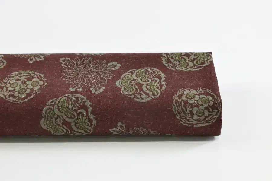 Tissu Japonais médaillons fleuris hanamaru fond bordeaux