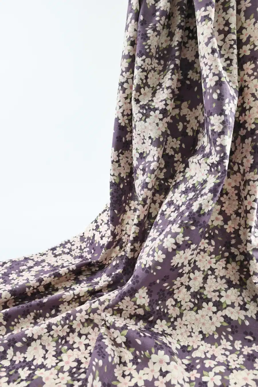 Tissu Japonais sakura hanami fond mauve, drapé suspendu