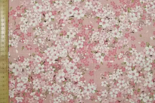 Tissu Japonais sakura hanami fond rose, vue à plat avec la règle