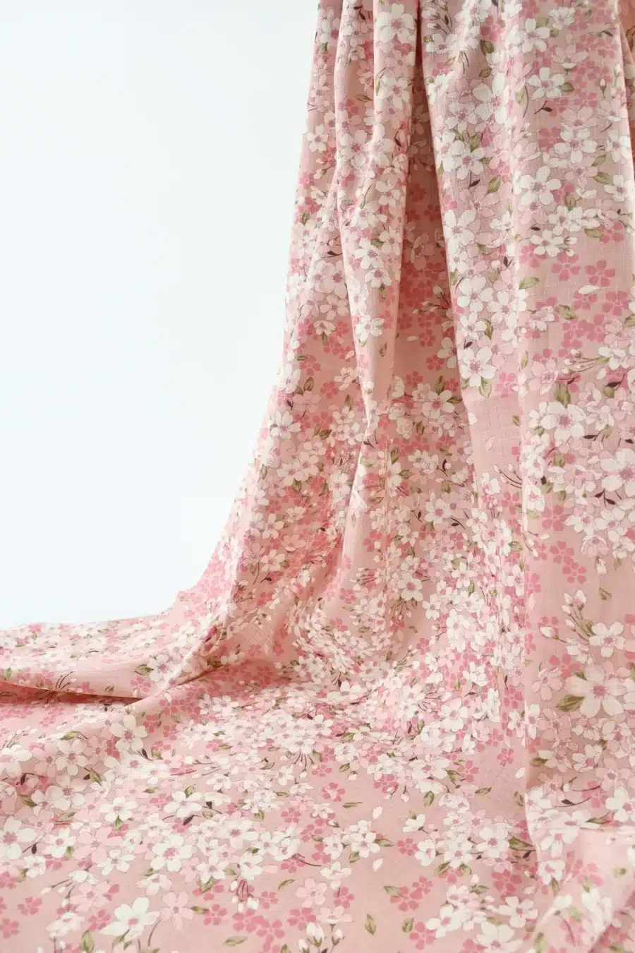 Tissu Japonais sakura hanami fond rose, drapé suspendu