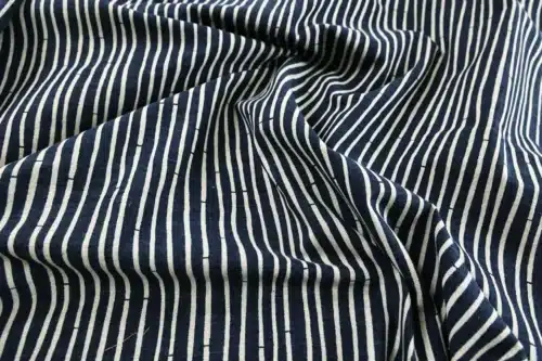 Tissu Japonais Kyoto Bambou fond bleu marine, drapé à plat