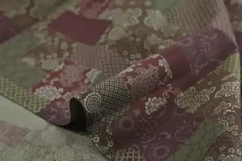 Tissu japonais patchwork fleuri bordeaux et marron, pli avec lisière et verso