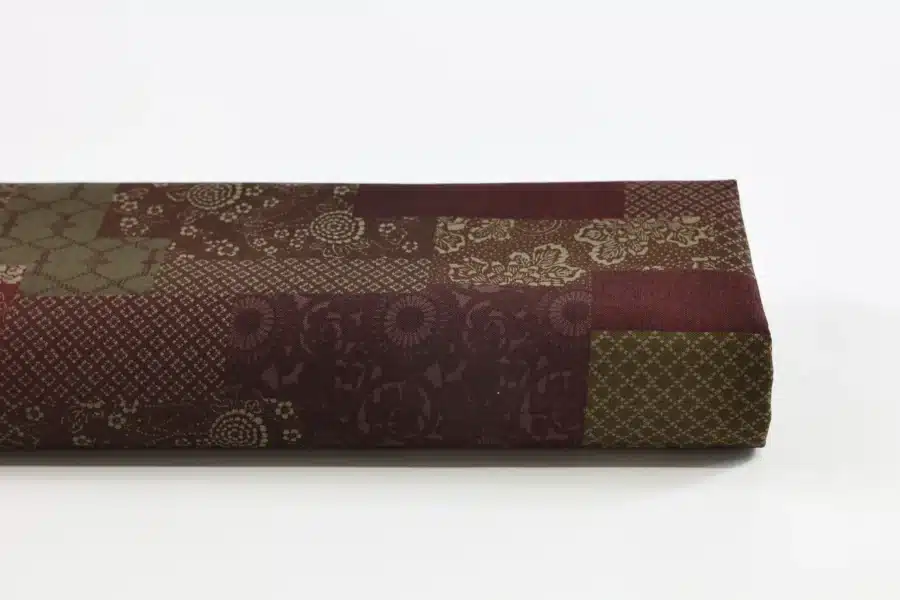 Tissu japonais patchwork fleuri bordeaux et marron