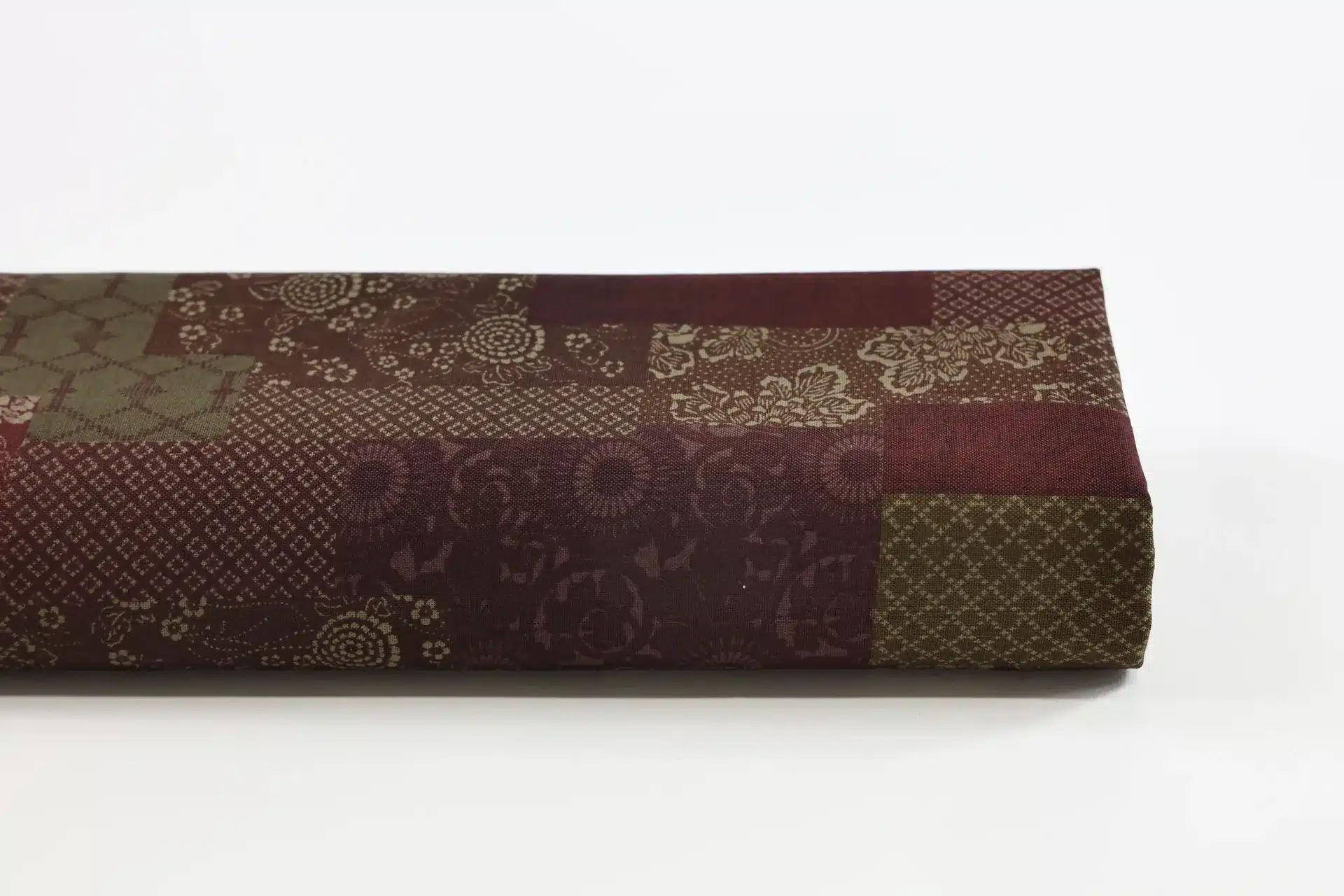 Tissu japonais patchwork fleuri bordeaux et marron