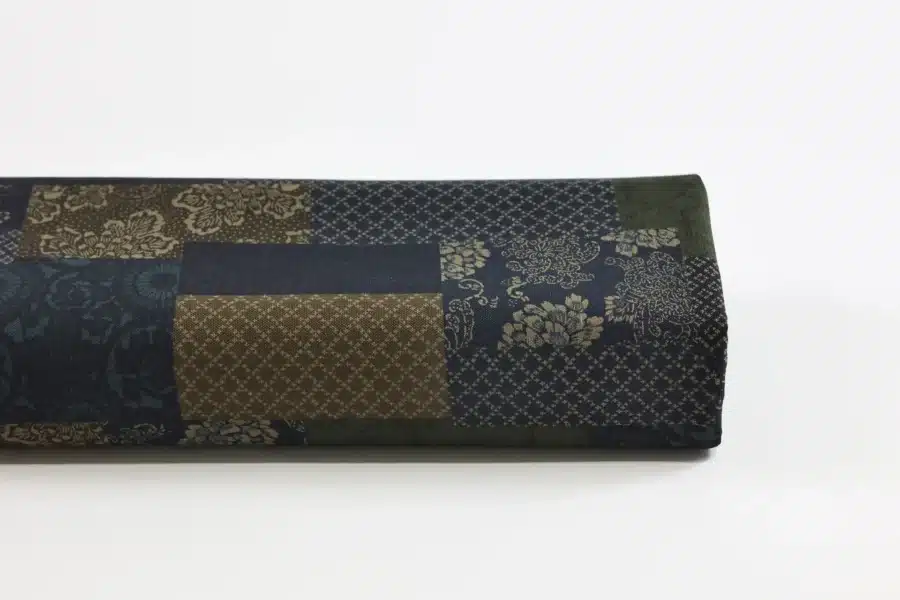Tissu japonais patchwork fleuri bleu marine et marron