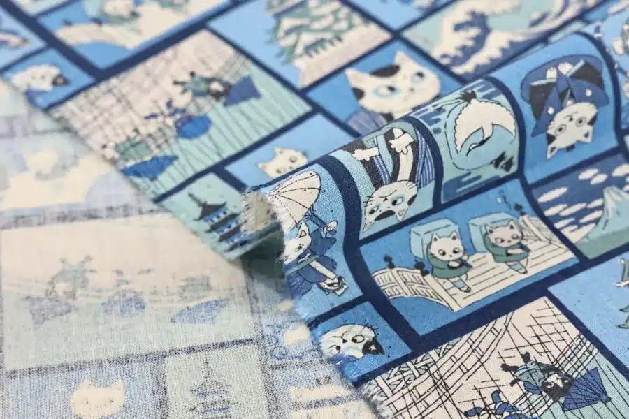 Tissu Japonais chats ukiyo-e fond bleu, détail du pli et de la lisière