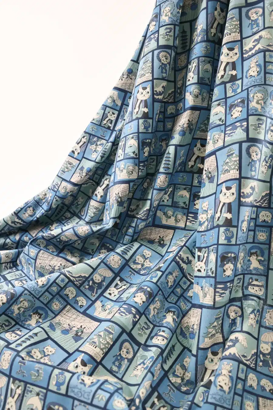 Tissu Japonais chats ukiyo-e fond bleu, drapé suspendu