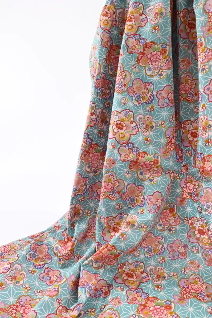 Tissu Japonais sakura et asanoha fond turquoise - vue drapée