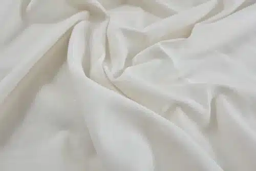Tissu Japonais uni coton flammé blanc cassé - vue drapée