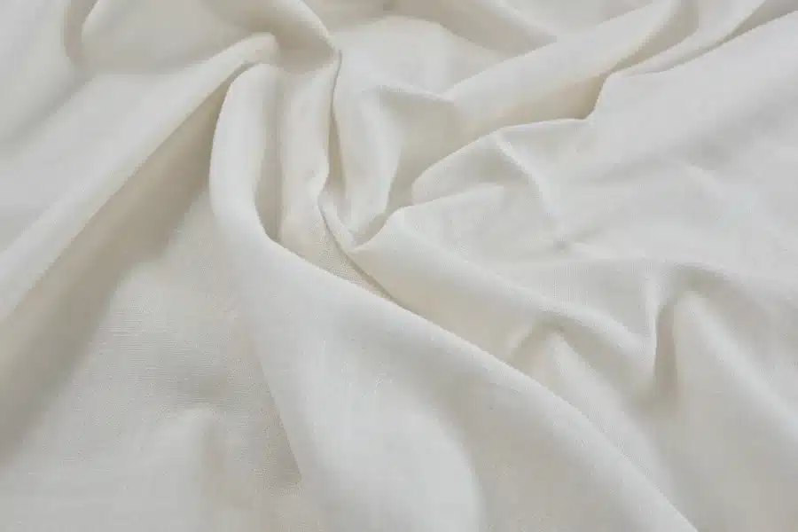 Tissu Japonais uni coton flammé blanc cassé - vue drapée
