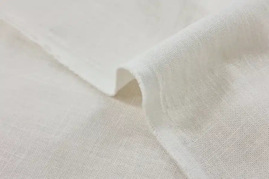 Tissu Japonais uni coton flammé blanc cassé - détail du tissage flammé