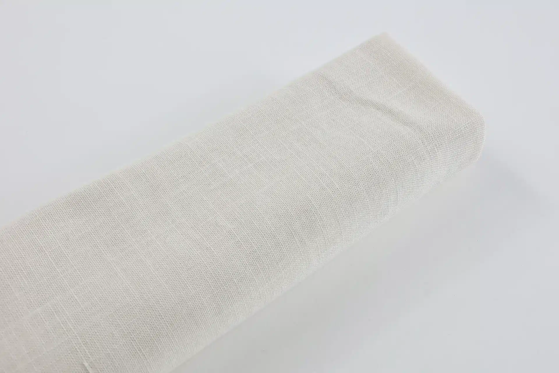 Tissu Japonais uni coton flammé blanc cassé - plan rouleau