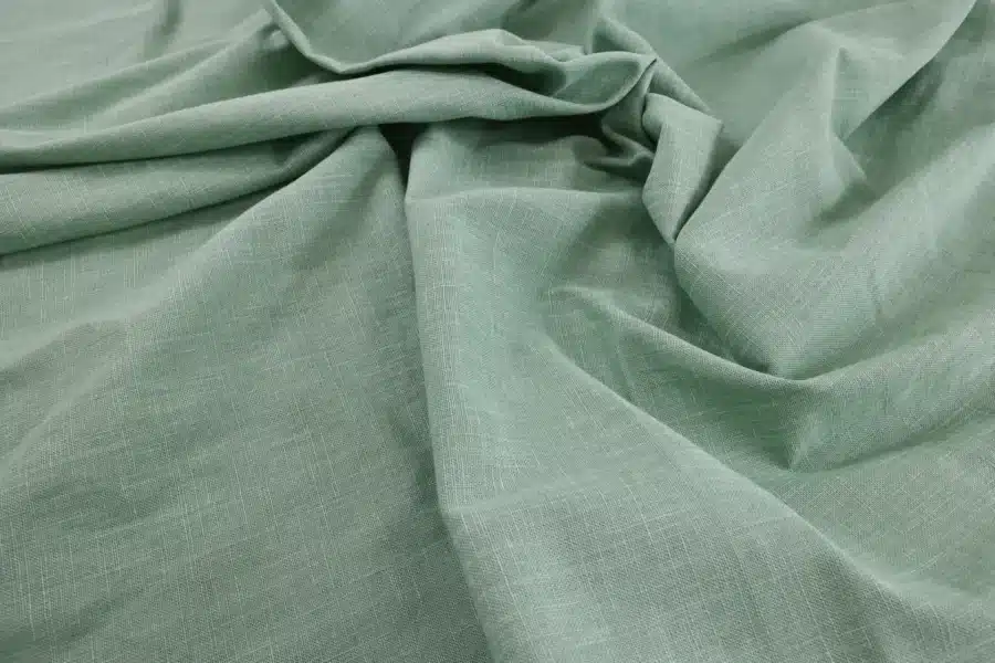 Tissu Japonais uni coton flammé vert sauge - vue drapée